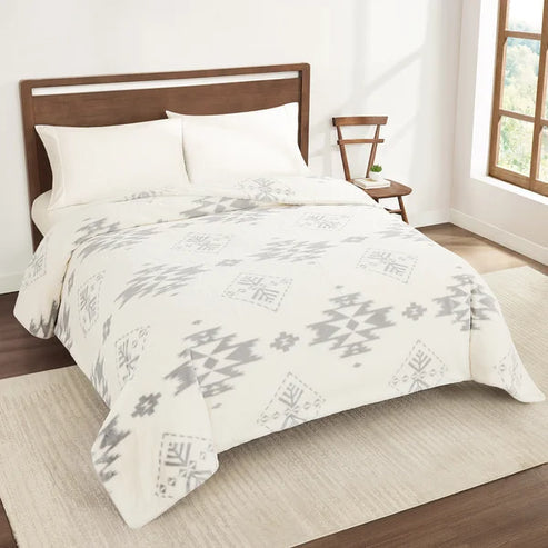 Cozy Pendleton Faux Fur Luxe Blanket